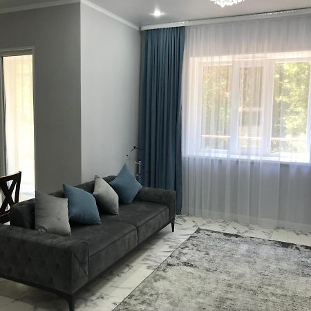 Люкс Апартаменты На Назарбаева Uralsk Eksteriør bilde